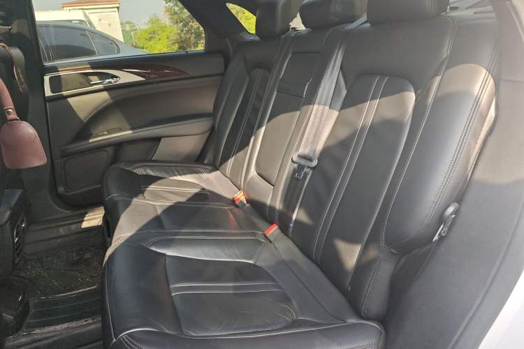 Used Lincoln MKZ 2018 2.0T Premium Edition Left Rear Seat