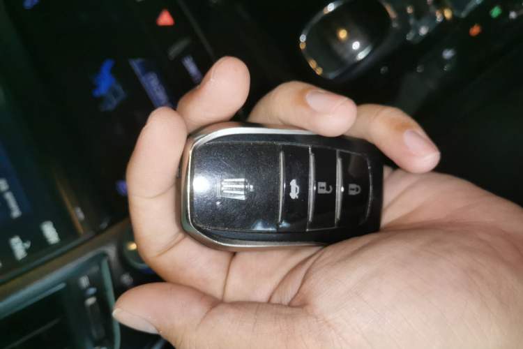 Used Toyota Crown 2015 2.0T Fashion Edition
