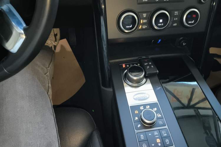 Used Land Rover Discovery 2019 3.0 SC V6 SE