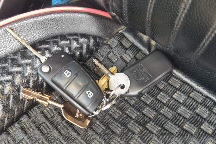 Used Isuzu D-MAX 2020 2.5T 4WD Manual Navigation Version China VI Standard Extended Length JE4D25Q6A Vehicle Key