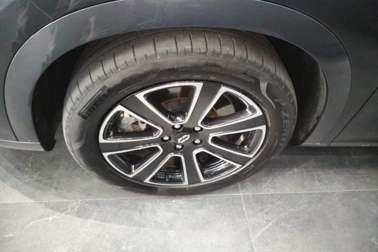 Used Hima AITO M7 2024 1.5T Intelligent Driving Rear-Drive Pro Version 5 Seats Left Front Wheel Hub