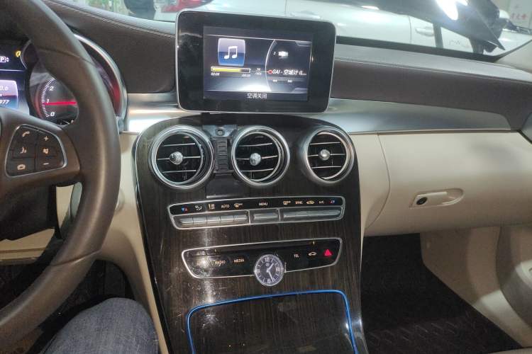 Used Mercedes-Benz C-Class 2015 Facelift C 200 L