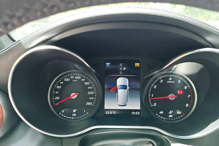 Used Mercedes-Benz GLC 2018 GLC 260 4MATIC Luxury Model
