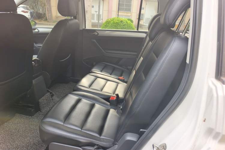 Used Volkswagen Touran 2016 Volkswagen Touran L 280TSI Manual Trend Edition
