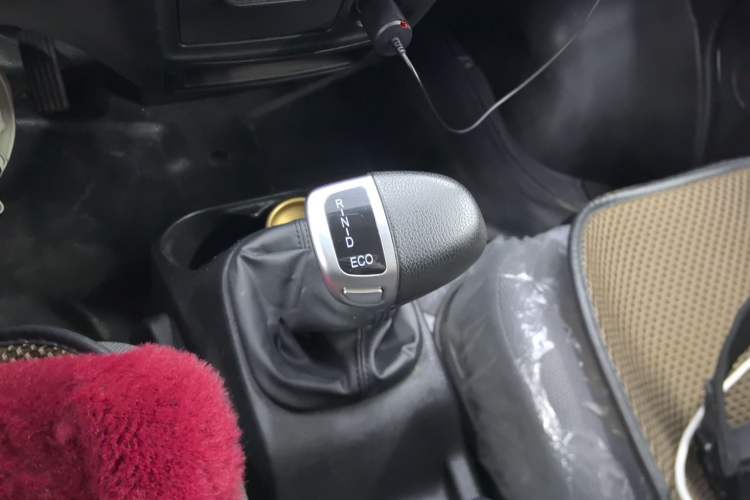 Used Chana Ruixing EM60 2023 All-Electric Coach 4525 mm Long Flat Roof with Rear-Hinged Doors 6 Seats 60 kW 38.7 kWh