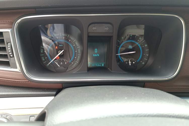 Used Buick GL8 2015 2.4L Luxury Business Premium Edition

