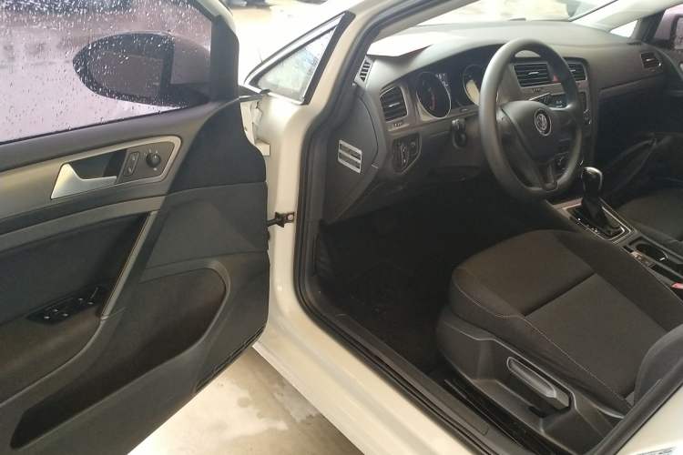 Used Volkswagen Golf 2016 1.6L Automatic Fashion Model