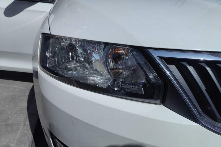 Used Skoda Rapid 2015 1.6L Automatic Smart Selection Model