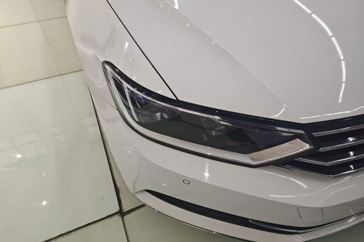 Used Volkswagen Magotan 2017 330TSI DSG Comfort Model Exterior 3