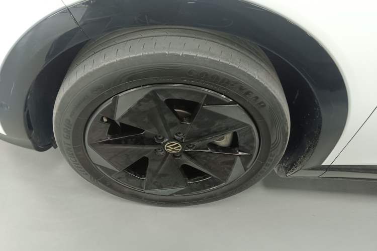 Used Volkswagen ID.UNYX 2024 Pro Long-Range Version Left Front Wheel Hub