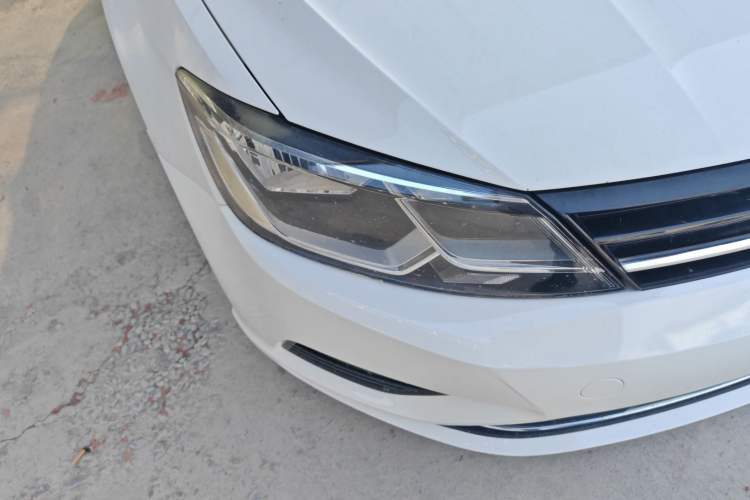 Used Volkswagen Lamando 2015 330TSI DSG Comfort Edition Right Front Headlight