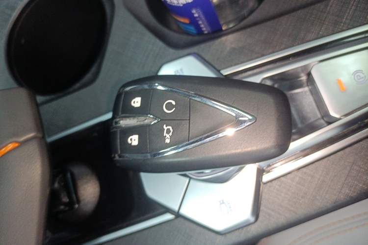 Used Changan UNI-V iDD 2024 Blue Whale Smart Electric iDD 136km ZhiKu Model