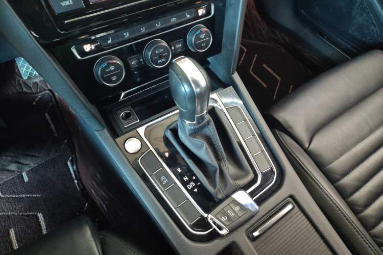 Used Volkswagen Magotan 2019 330TSI DSG Luxury Version China VI Standard
