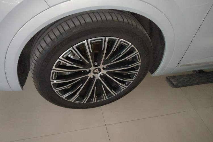 Used Deepal S09 2025 Rear-Drive Ultra+ Left Front Wheel Hub