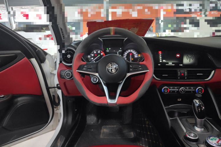 Used Alfa Romeo Giulia 2017 2.0T 200HP Luxury Edition
