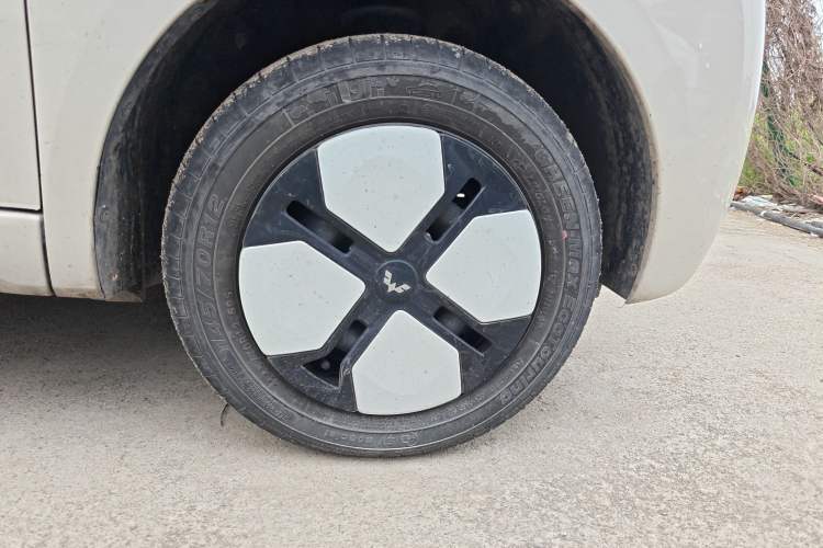 Used Wuling Hongguang MINIEV 2024 3rd Generation 215km Advanced Version Right Front Wheel Hub