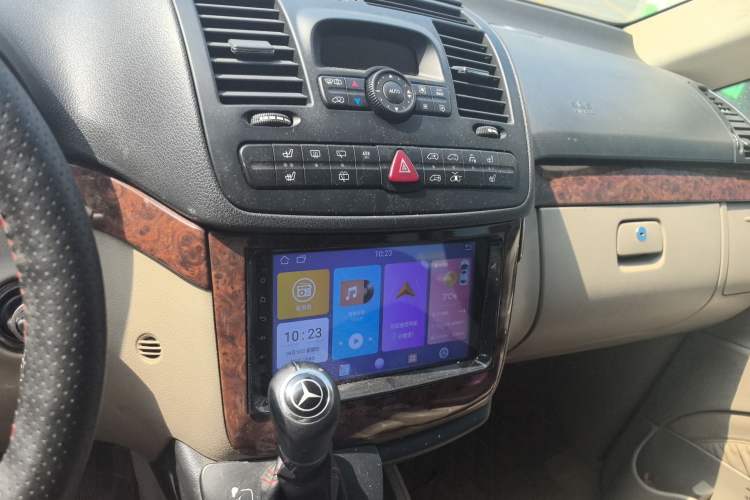 Used Mercedes-Benz Viano 2010 2.5L Prestige Edition Audio And AC Panel
