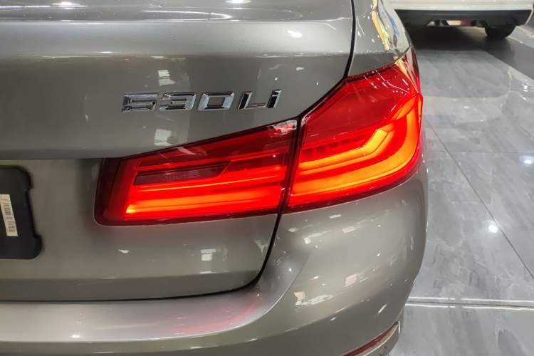 Used BMW 5 Series 2019 Facelifted 530Li Leading Edition Luxury Package
