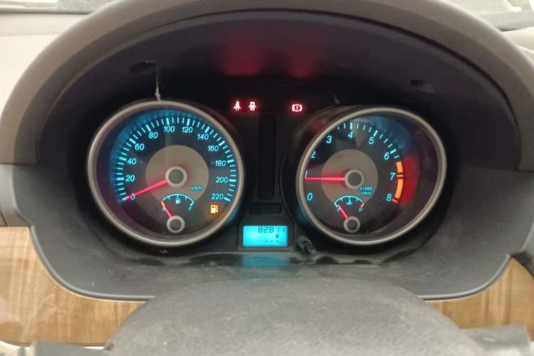 Used Buick Excelle 2015 1.5L Manual Classic Trim Instrument Cluster