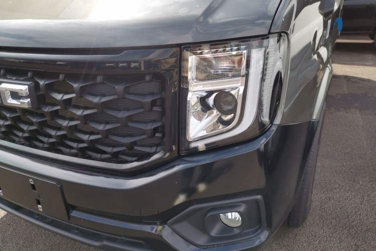 Used JMC Fushun 2025 2.0T 6MT Diesel Short-Wheelbase Mid-Height Commercial Multi-Purpose Passenger Vehicle 5/6 Seats
