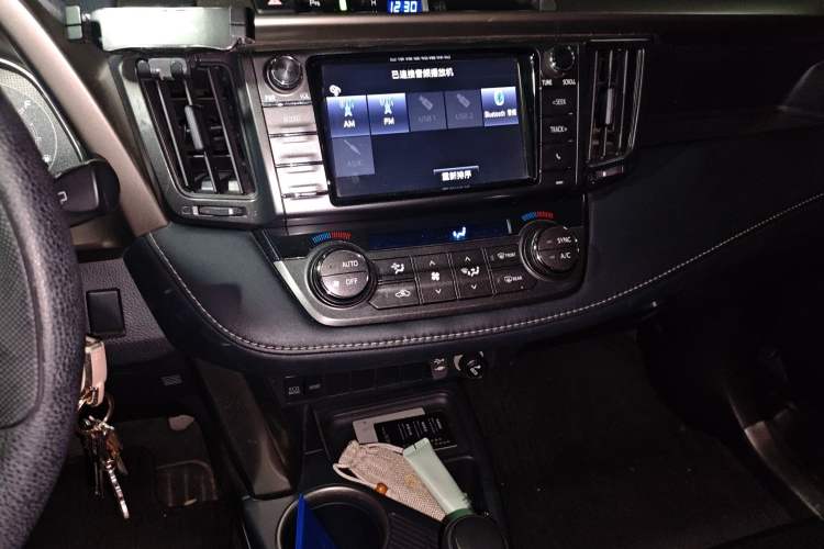 Used Toyota RAV4 2015 2.0L CVT Two-Wheel Drive Fashion Edition
