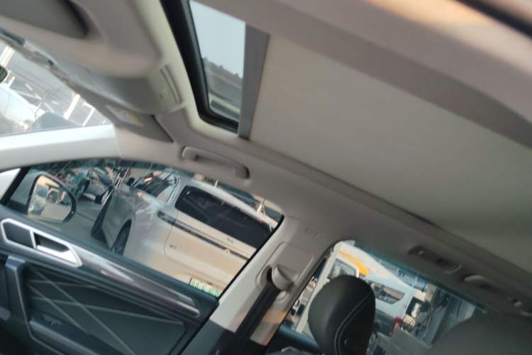 Used Volkswagen Tiguan L 2022 330TSI Automatic Two-Wheel Drive R-Line Enhanced Edition Headliner