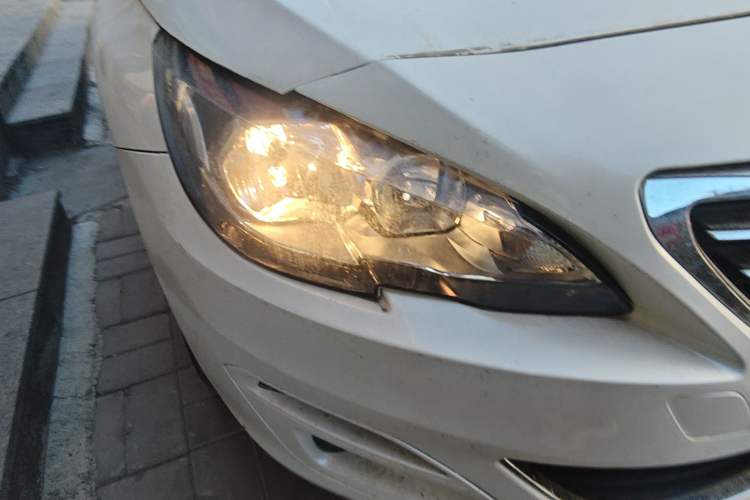 Used Peugeot 408 2016 1.6T Automatic Luxury Edition Right Front Headlight