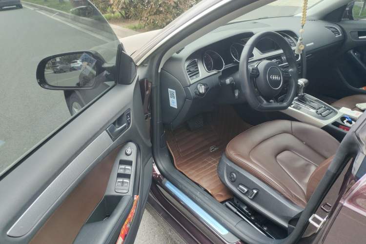 Used Audi A5 2014 Sportback 45 TFSI Fashion Edition Driver Seat