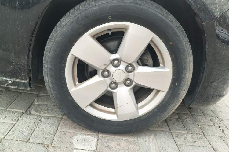 Used Chevrolet Malibu 2012 2.0L Automatic Luxury Edition Right Front Wheel Hub