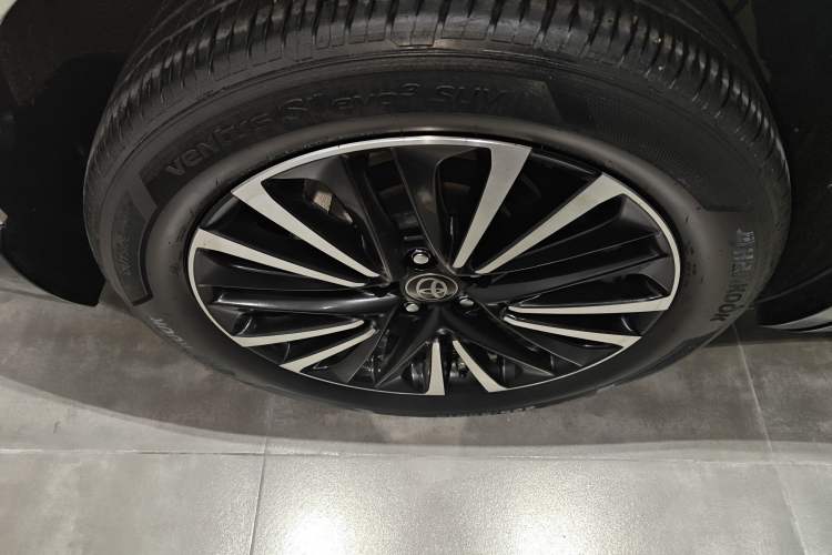 Used Toyota Venza 2023 2.0L CVT Two-Wheel Drive Prestige Version