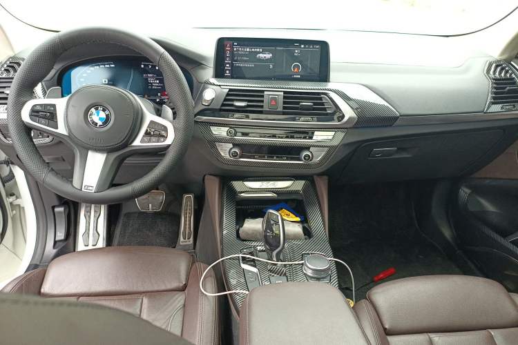 Used BMW X4 2021 xDrive 25i M Sport Package Center Console