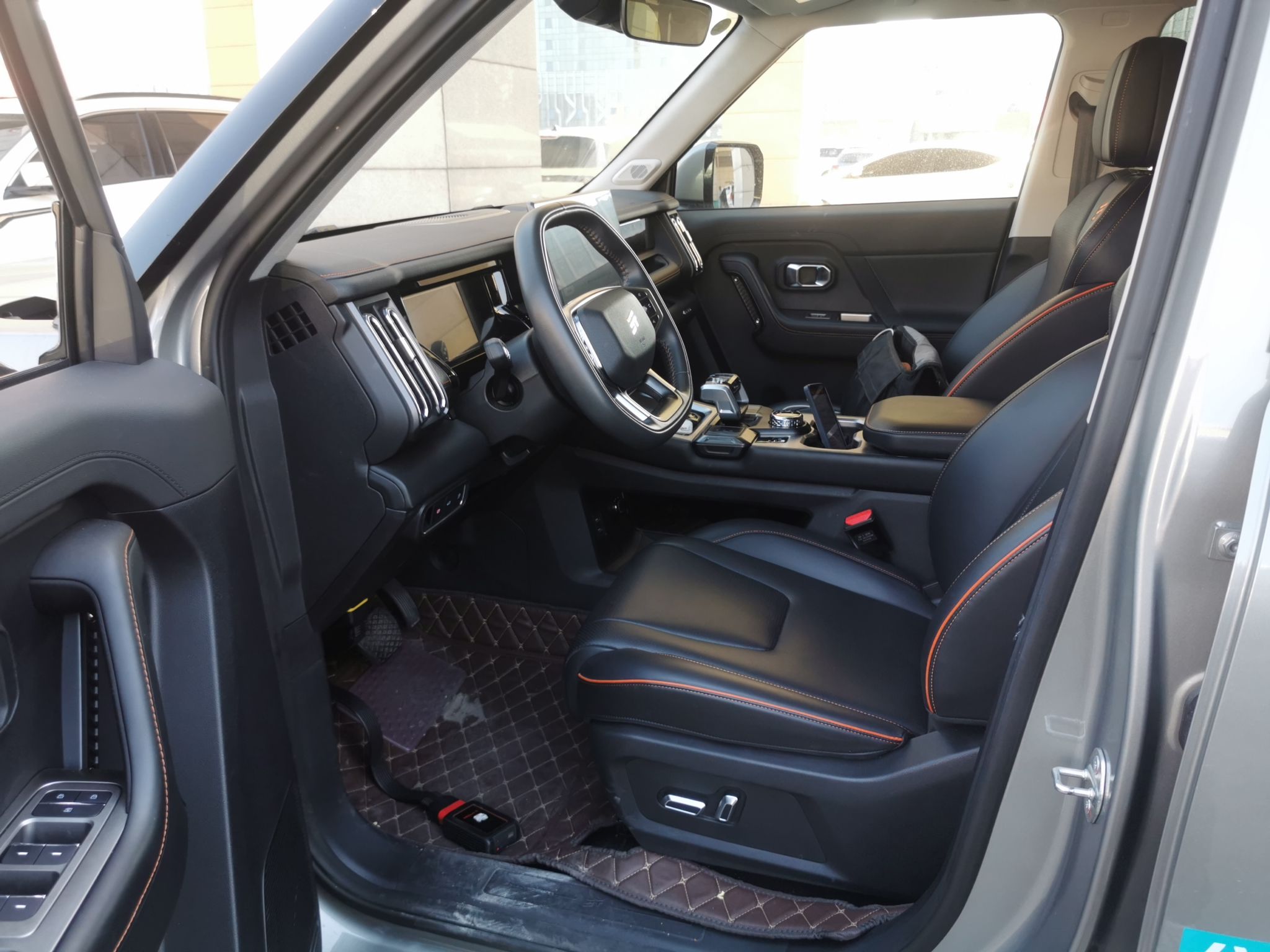 Переднее сиденье в автомобиле