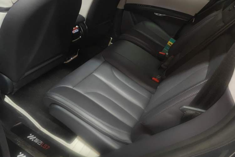 Used IM LS7 2023 100kWh Lux Rear-Drive Version Left Rear Seat