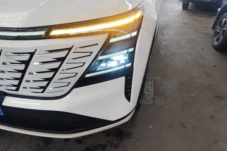 Used CHANGAN CS75 PLUS 2025 4th Generation UItra 2.0T New Blue Whale – Smart & Powerful Version