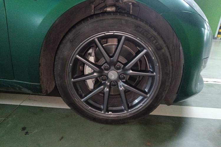 Used Tesla Model 3 2019 Standard Range Rear-Drive Upgraded Version Right Front Wheel Hub