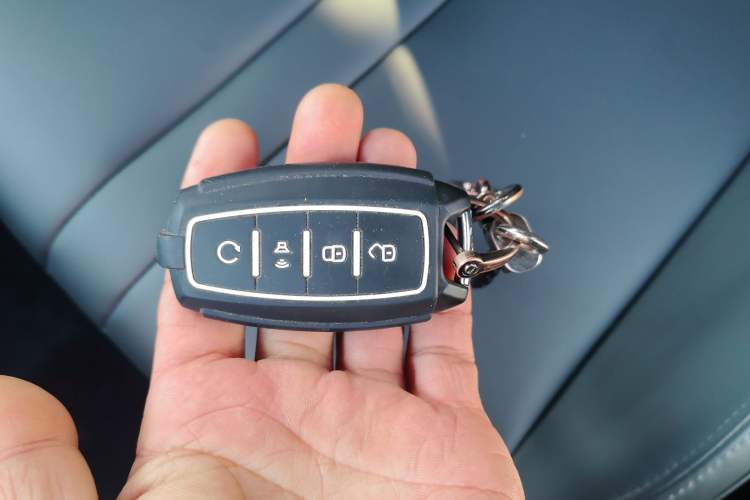 Used Great Wall King Kong Poer 2024 2.0T Automatic 8AT Diesel Two-Wheel-Drive Navigation Edition Flatbed
