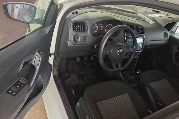 Used Volkswagen Polo 2016 1.4L Manual Fashion Model