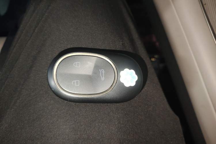 Used Nio ES8 2023 75 kWh Executive Edition