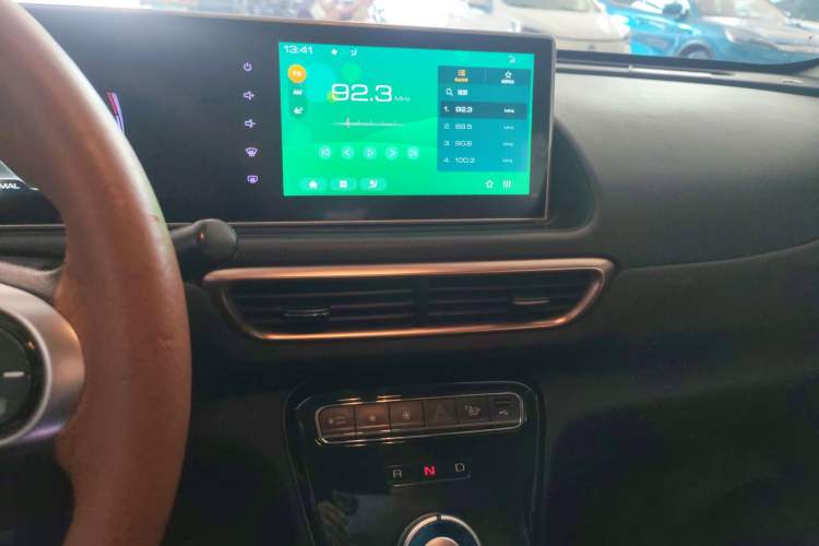 Used ORA White Cat 2022 Upgraded Model 305km Range Luxury Version Lithium-Ion Battery Audio And AC Panel