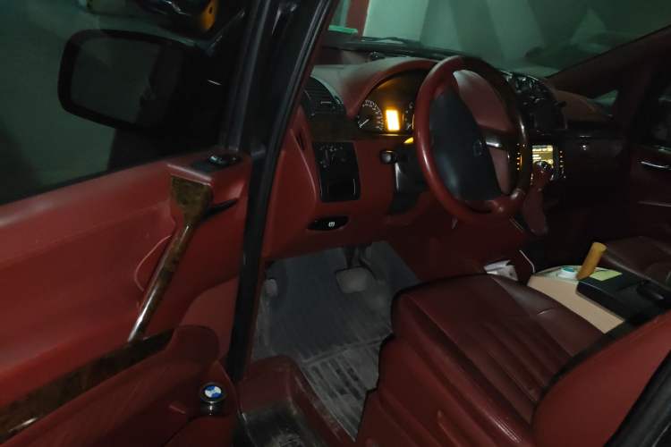 Used Mercedes-Benz Vito 2011 2.5L 7-seater executive version Driver Seat