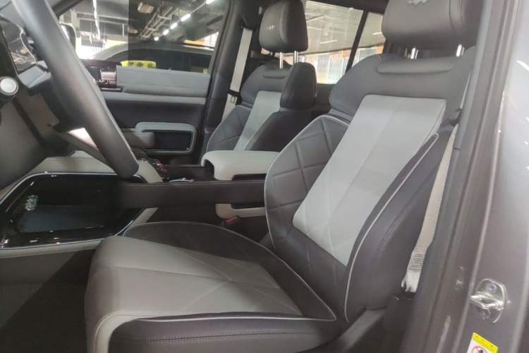 Used Formula Leopard 5 2023 Explore Edition Left Front Seat