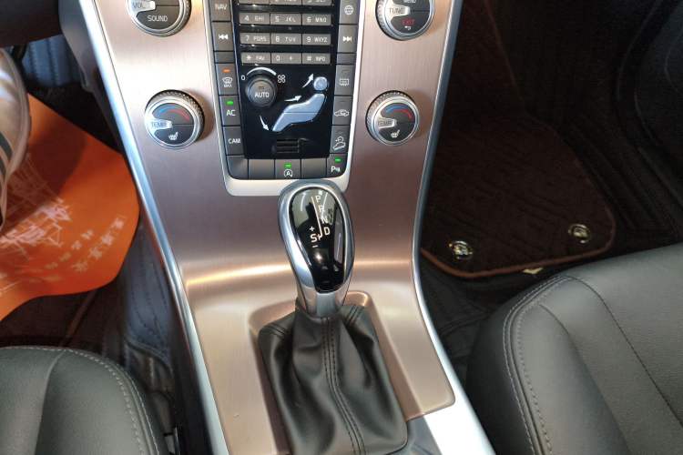 Used Volvo XC60 2017 T5 AWD Smart Upgrade Model
