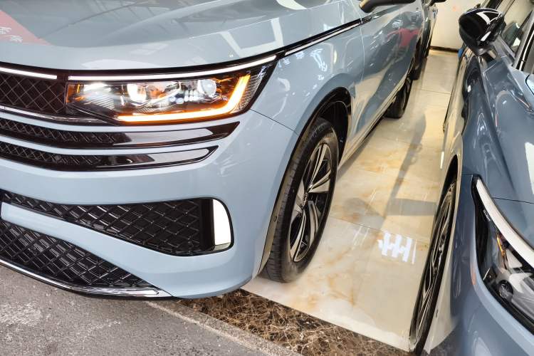 Used Volkswagen Tavendor 2023 380TSI Four-Wheel Drive R-Line Cruise Edition
