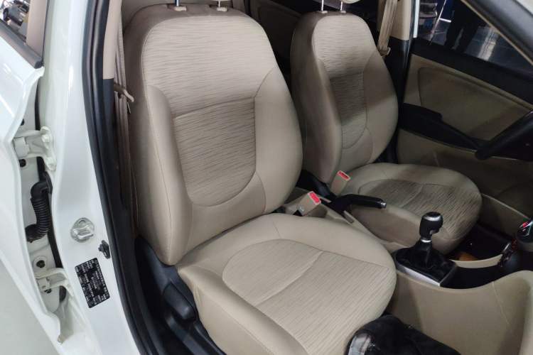 Used Hyundai Verna (older generation) 2014 1.4L Manual Smart GLS Trim Right Front Seat