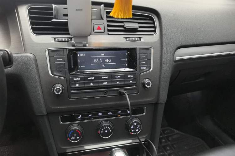 Used Volkswagen Golf 2014 1.4TSI Automatic Luxury Model Audio And AC Panel