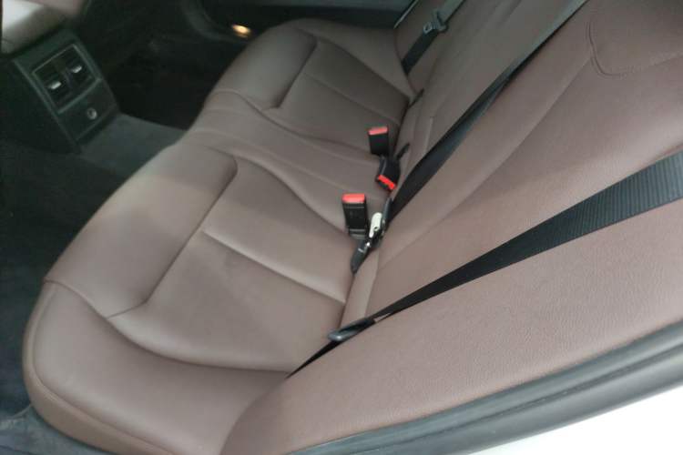 Used BMW 3 Series 2018 320Li Fashion Model Left Rear Seat