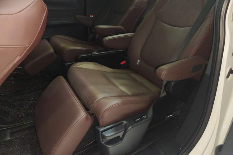 Used Toyota Granvia 2022 2.5L Hybrid Flagship Edition Left Rear Seat