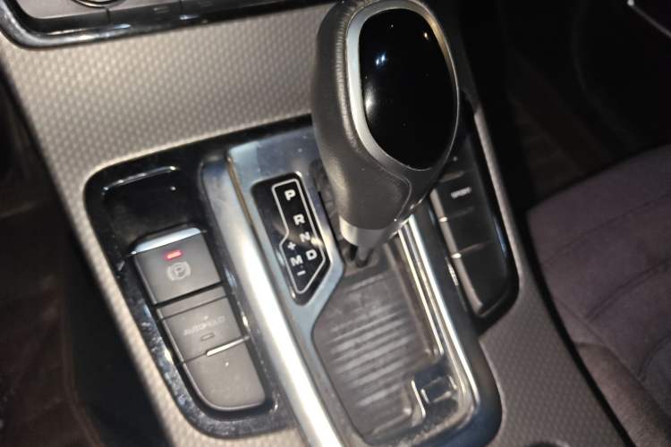 Used Geely Auto Emgrand GS 2017 Elegant Edition 1.3T Automatic Smart Connectivity Model Gear Lever