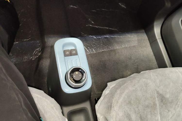 Used Geely Galaxy Panda 2024 Panda Mini 200km Endurance Bear

