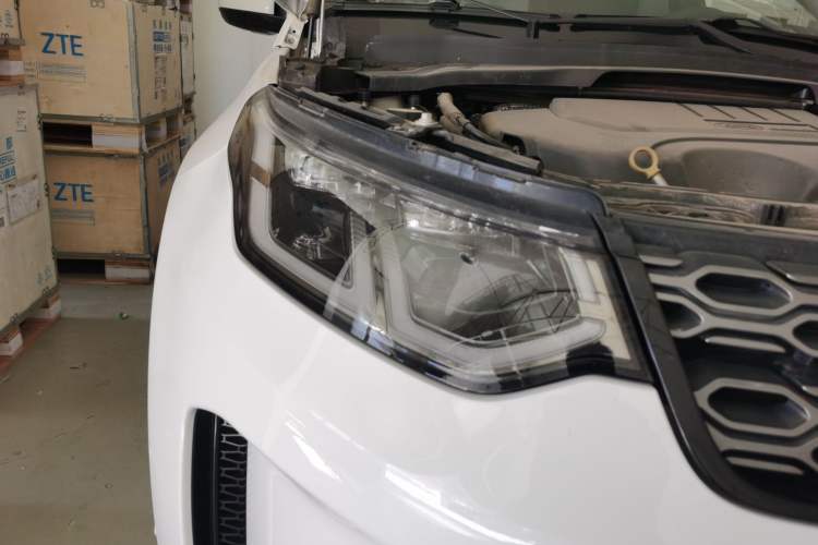 Used Land Rover Discovery Sport 2020 249 PS R-Dynamic Performance Tech Edition 7 Seats Right Front Headlight
